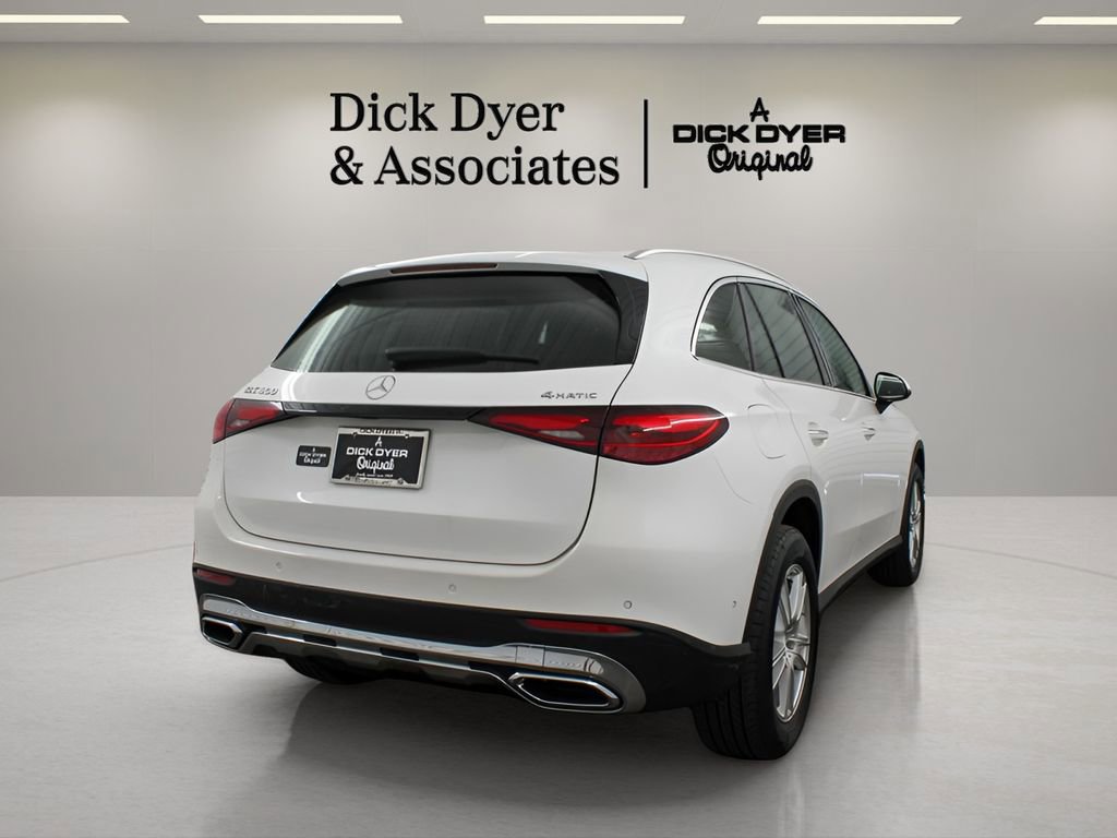 Used 2024 Mercedes-Benz GLC 300 4MATIC image 2
