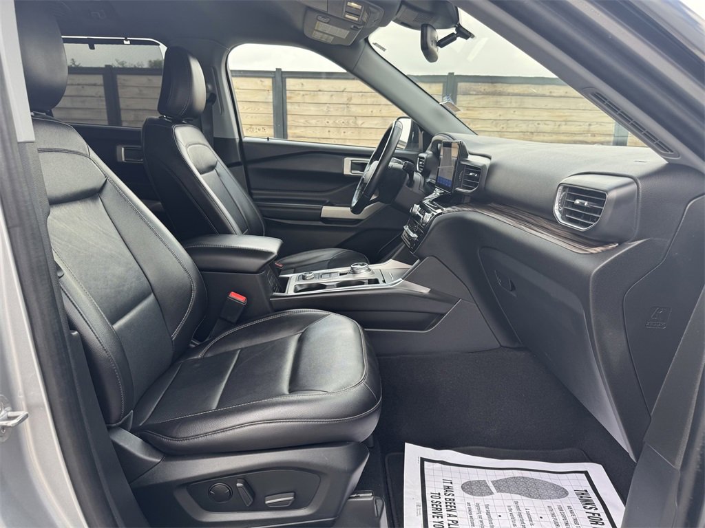 Used 2022 Ford Explorer Limited image 12