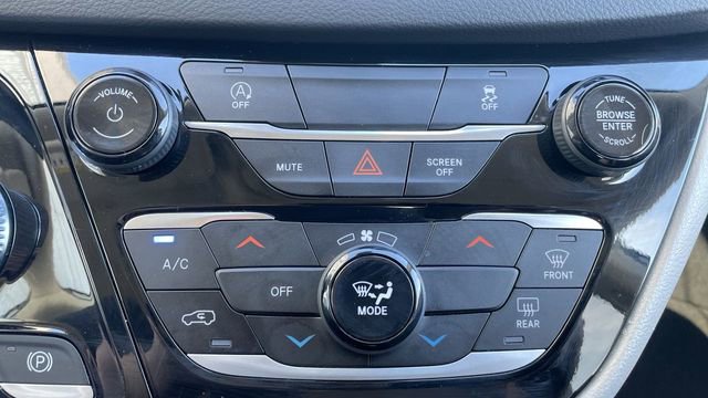 Used 2023 Chrysler Voyager LX image 18