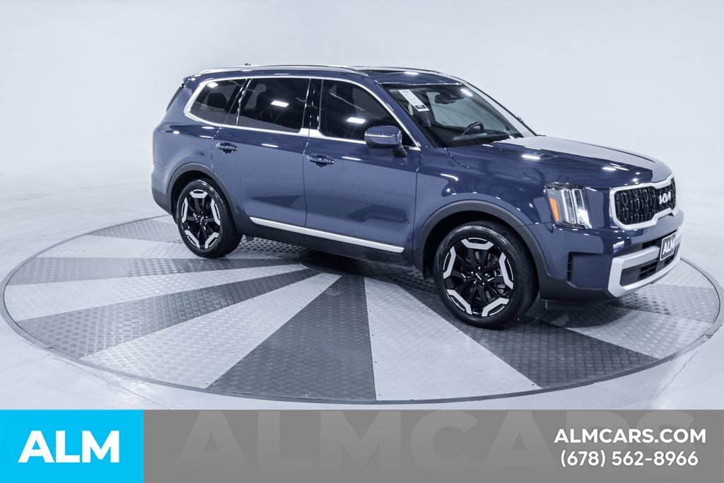 Used 2024 Kia Telluride EX w/ EX Captain's Chair Package FWD image 14