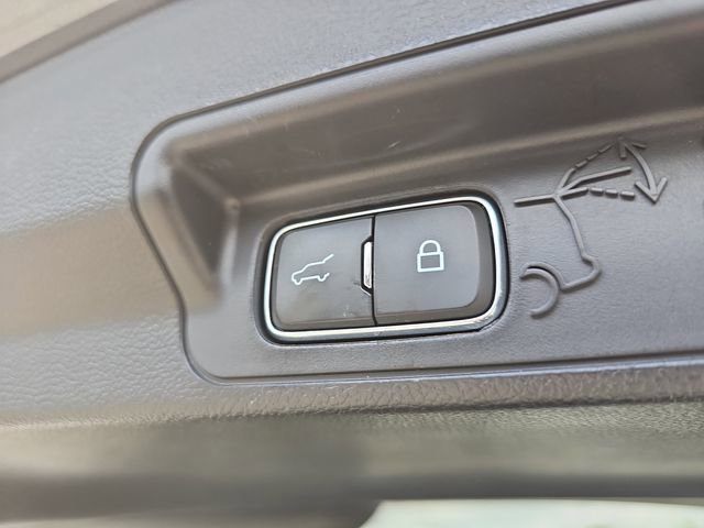 Used 2023 Ford Explorer XLT w/ Equipment Group 202A AWD/4WD image 18