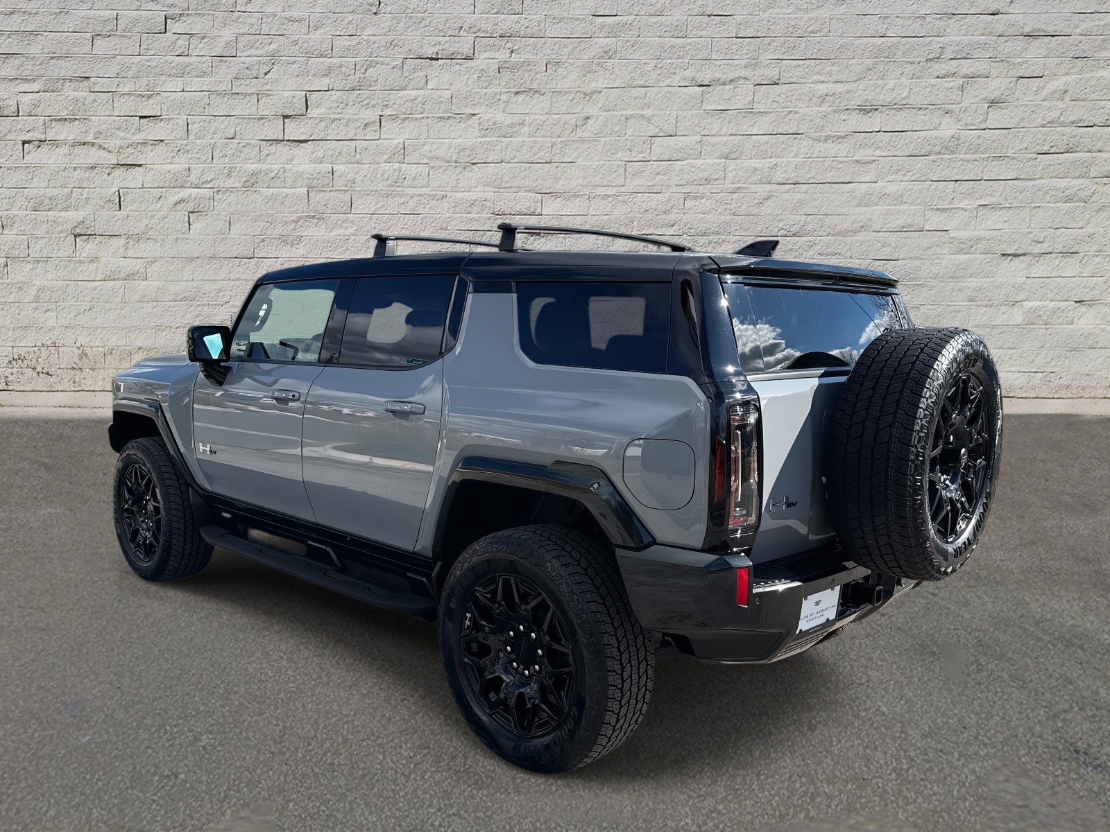 Used 2025 GMC Hummer EV 2X w/ LPO, Roof Cross Rail Package image 7