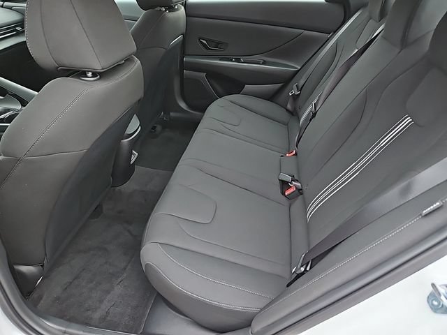 Used 2025 Hyundai Elantra SEL FWD image 13