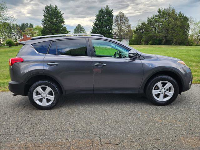 Used 2013 Toyota RAV4 XLE FWD image 5