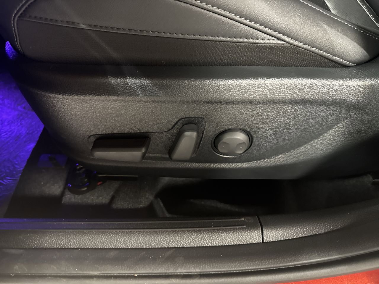 Certified 2025 Kia Seltos SX w/ SX Sunroof Package image 15