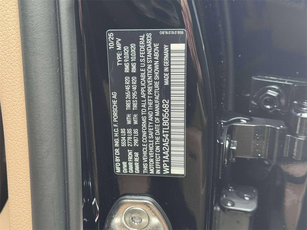 New 2026 Porsche Macan AWD/4WD image 36
