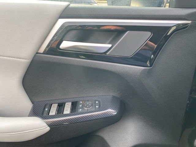 New 2025 Mitsubishi Outlander SE image 18