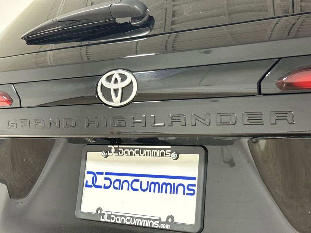 Used 2025 Toyota Grand Highlander FWD image 27
