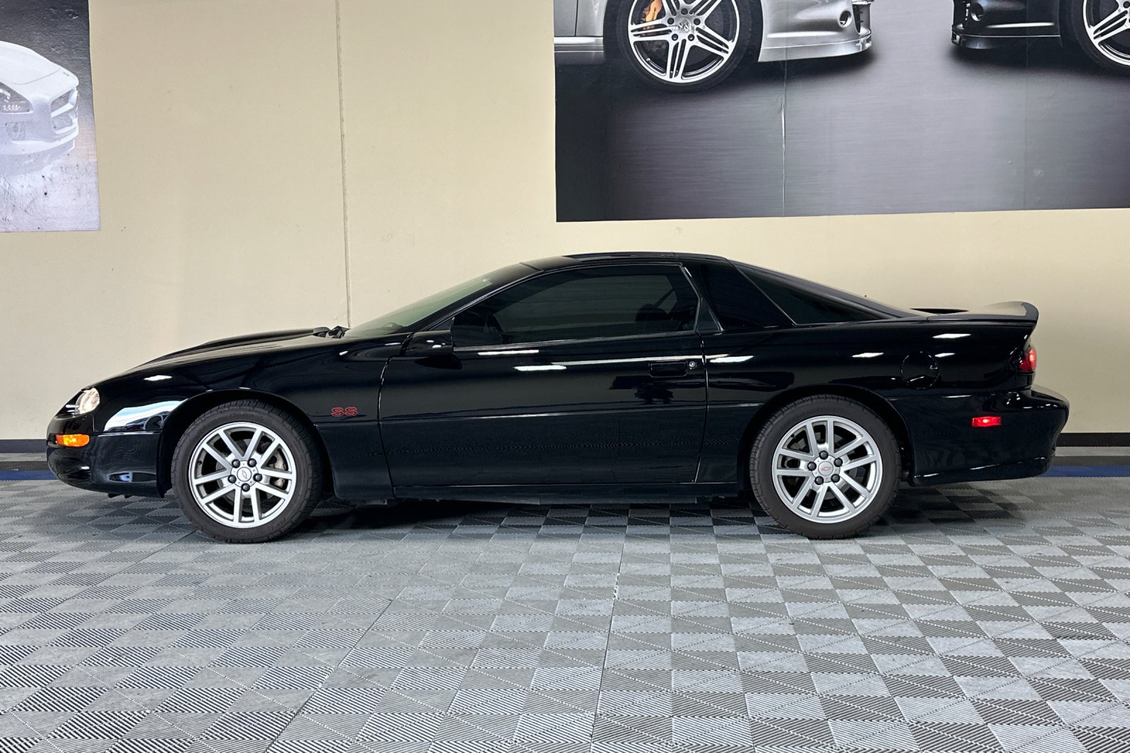Used 2002 Chevrolet Camaro Z28 w/ SS Performance/Appearance Pkg RWD image 7