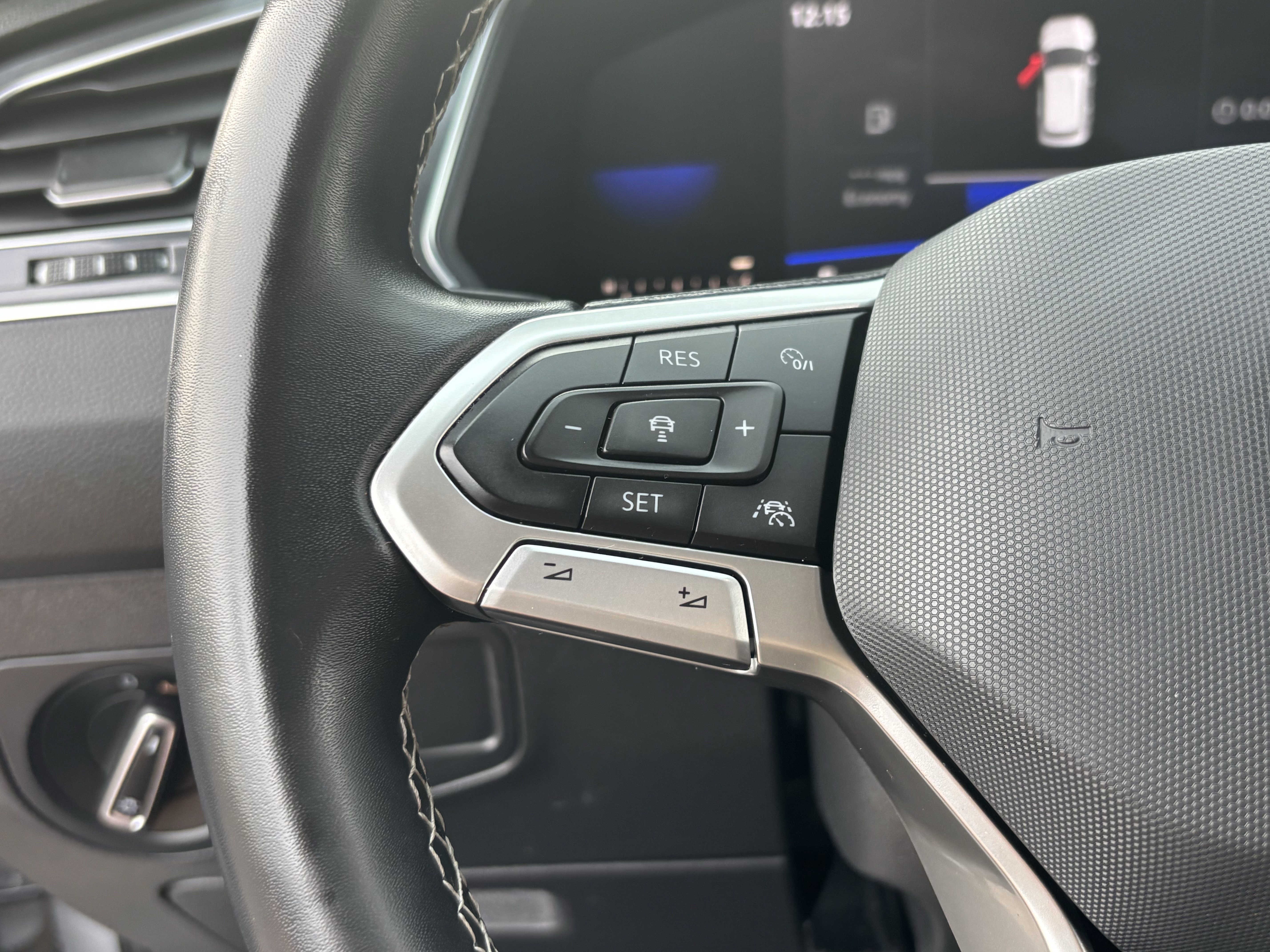 Used 2022 Volkswagen Tiguan SE image 26