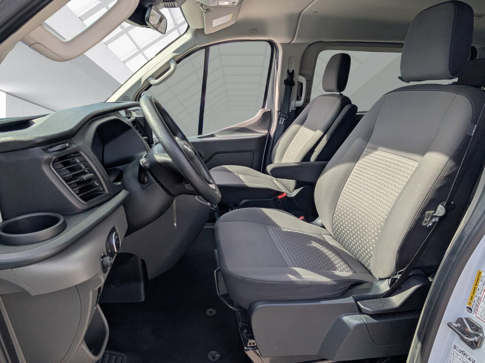 Used 2023 Ford Transit 350 XLT image 5