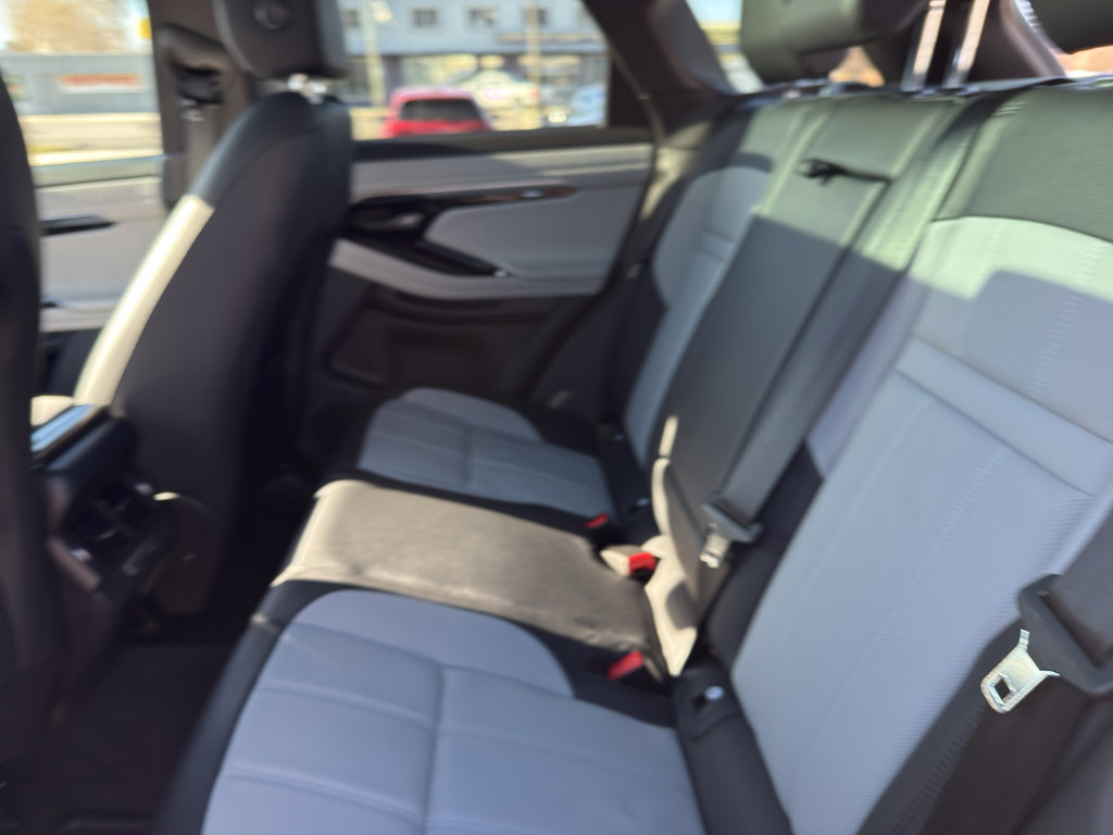 Used 2022 Land Rover Range Rover Evoque R-Dynamic SE image 23