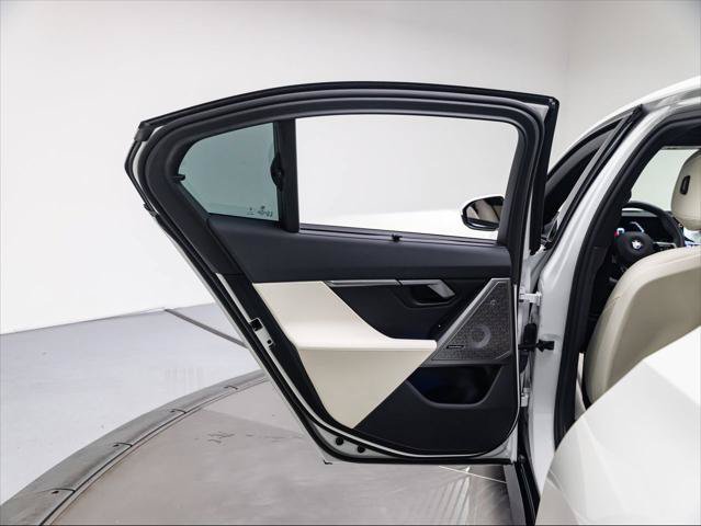 Used 2024 BMW 540i xDrive w/ Premium Package AWD/4WD image 26