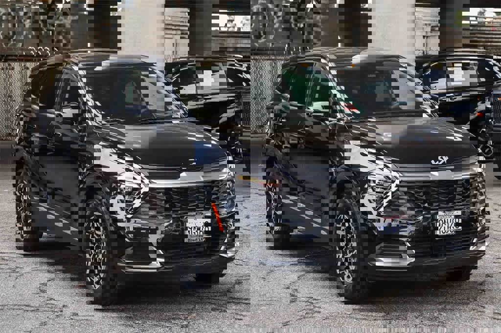 Used 2024 Kia Sportage LX image 3