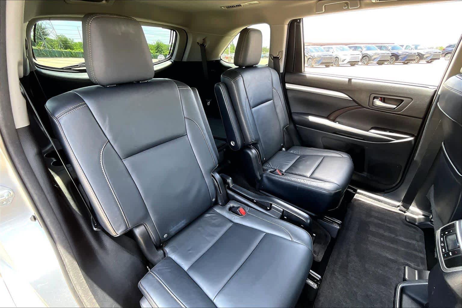 Used 2015 Toyota Highlander XLE FWD image 18