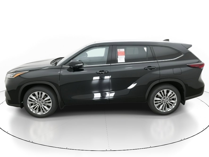 New 2026 Toyota Highlander Platinum image 3