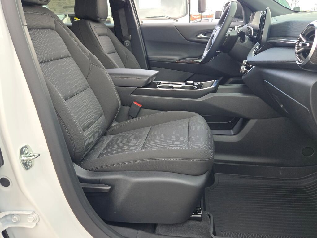 New 2026 Chevrolet Equinox LT w/ Safety and Technology Package AWD/4WD image 6