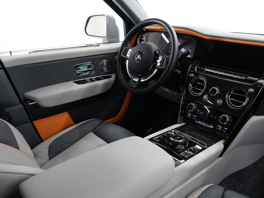 Certified 2025 Rolls-Royce Cullinan Black Badge image 37