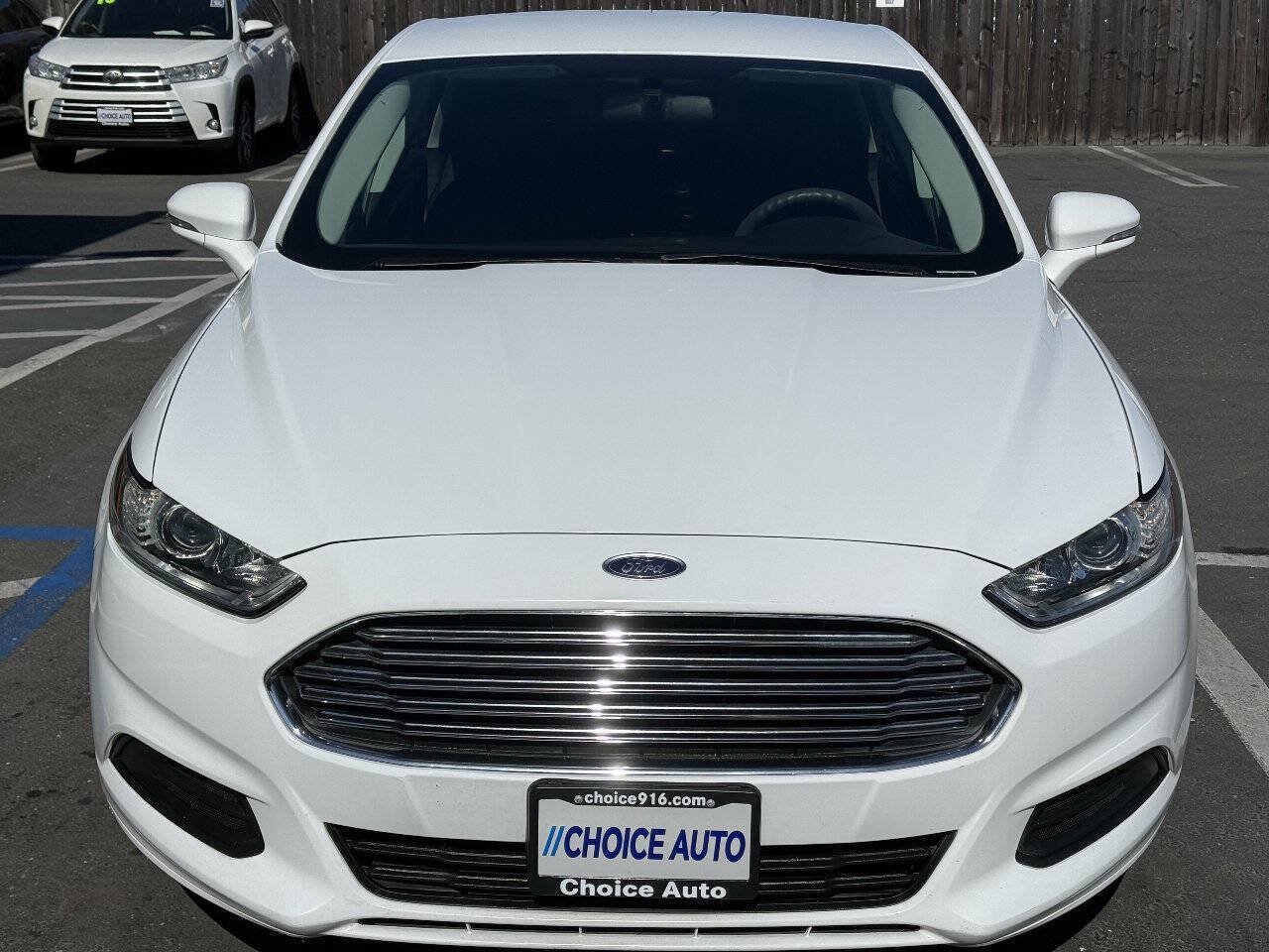 Used 2016 Ford Fusion SE FWD image 2