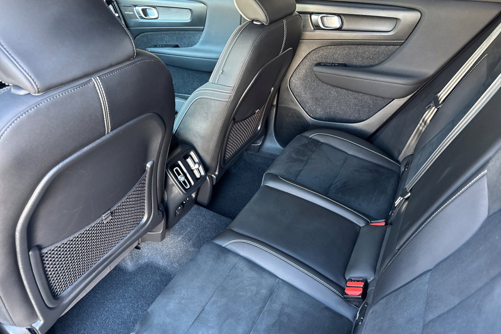 Used 2023 Volvo XC40 B5 Plus w/ Driver Assist Package AWD/4WD image 5
