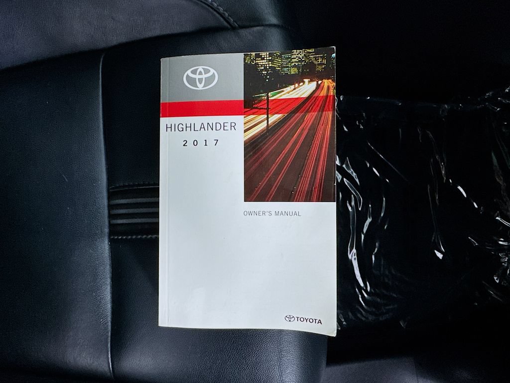 Used 2017 Toyota Highlander SE FWD image 31