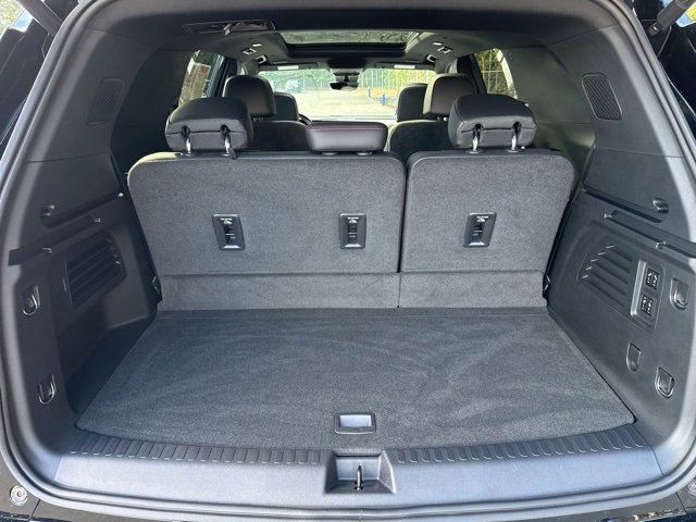 Used 2024 Chevrolet Traverse RS image 28