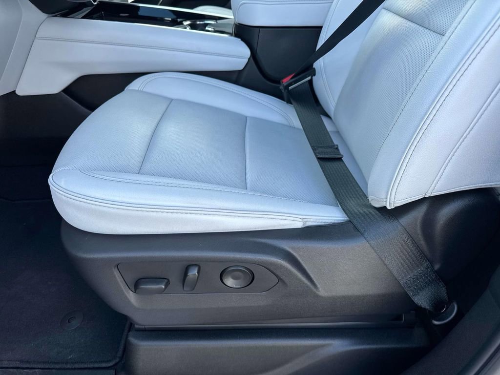 New 2026 Chevrolet Suburban Premier RWD image 18