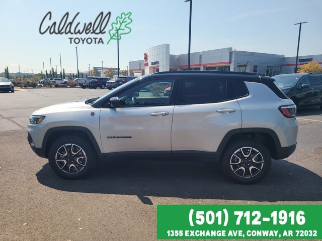 Used 2024 Jeep Compass Trailhawk image 8