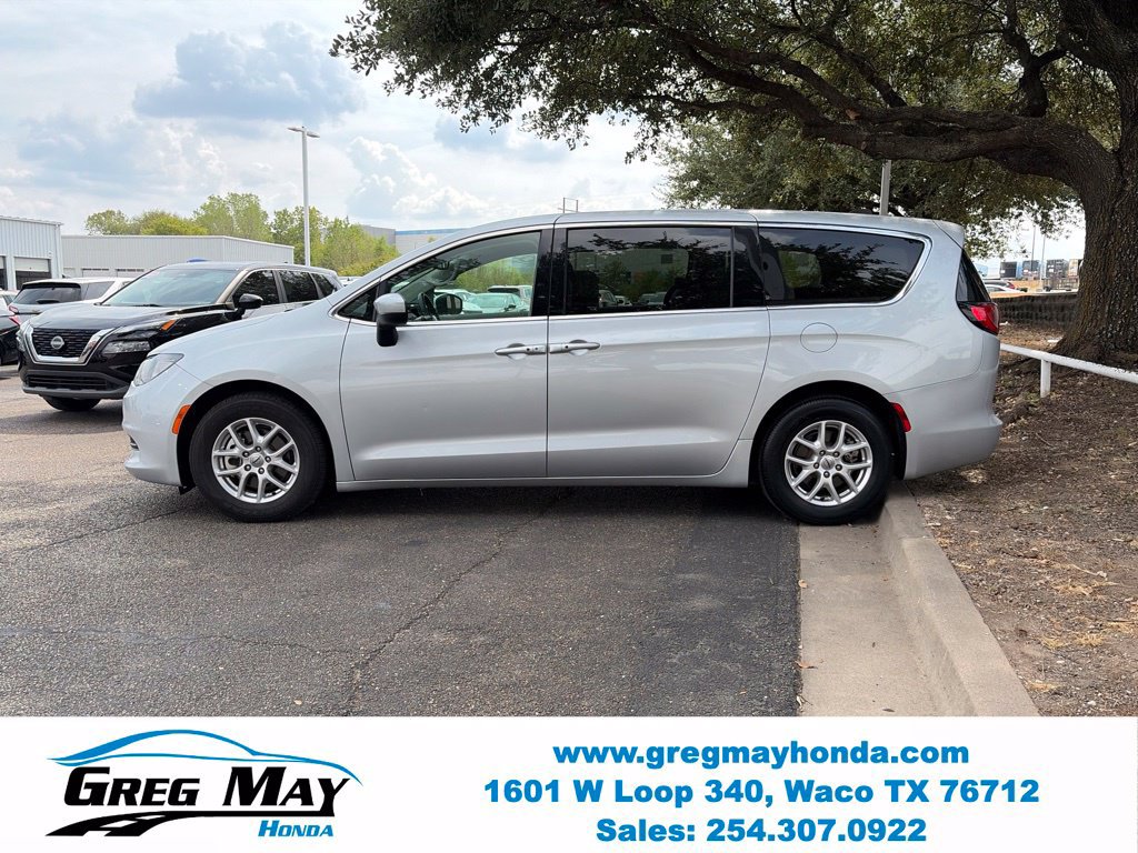 Used 2023 Chrysler Voyager LX FWD image 4