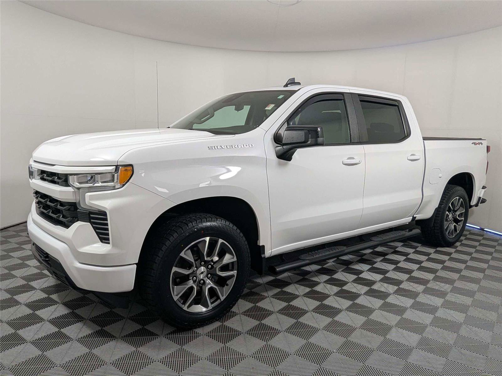 Used 2022 Chevrolet Silverado 1500 RST AWD/4WD image 2