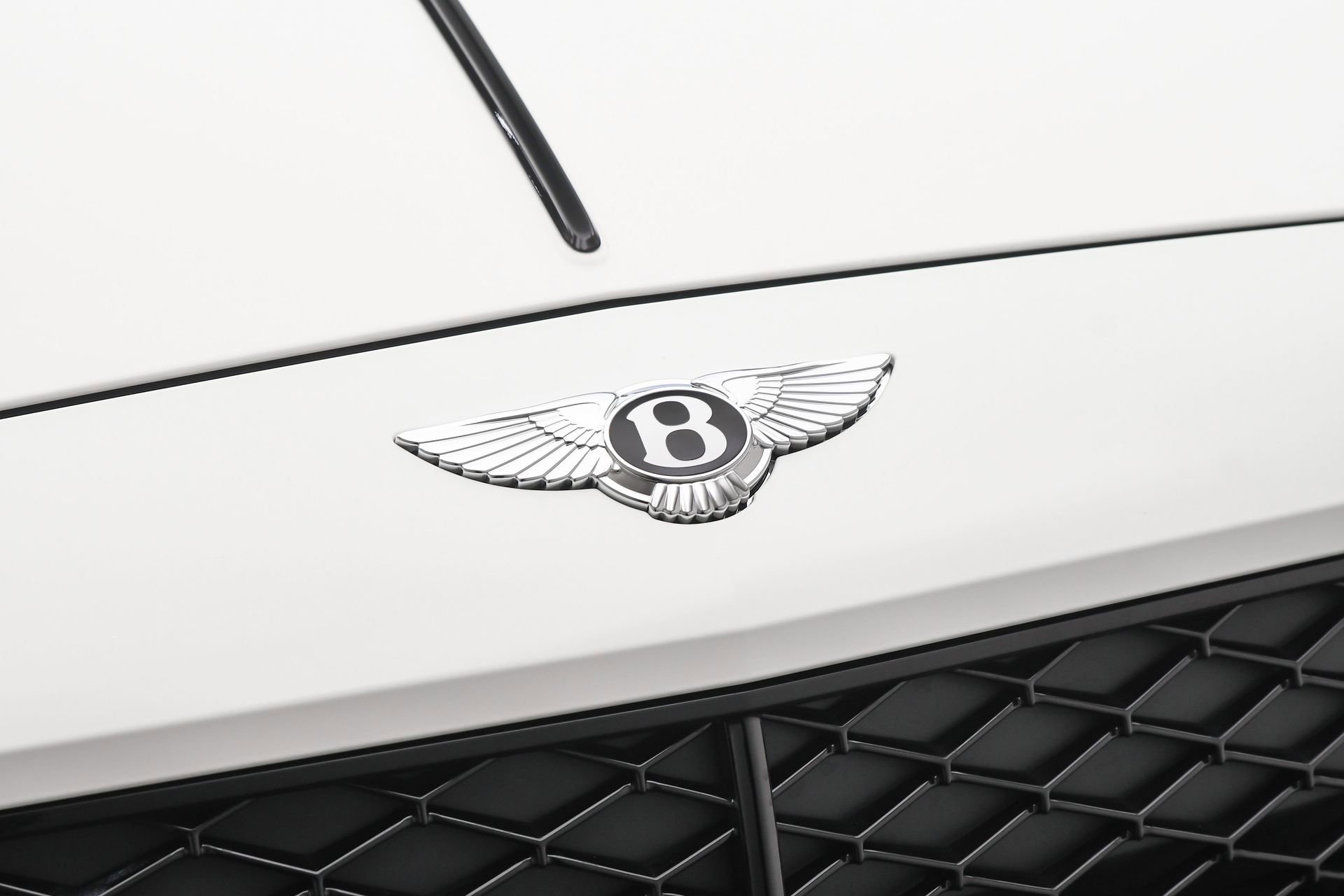 Used 2025 Bentley Flying Spur Plug-In Hybrid image 27
