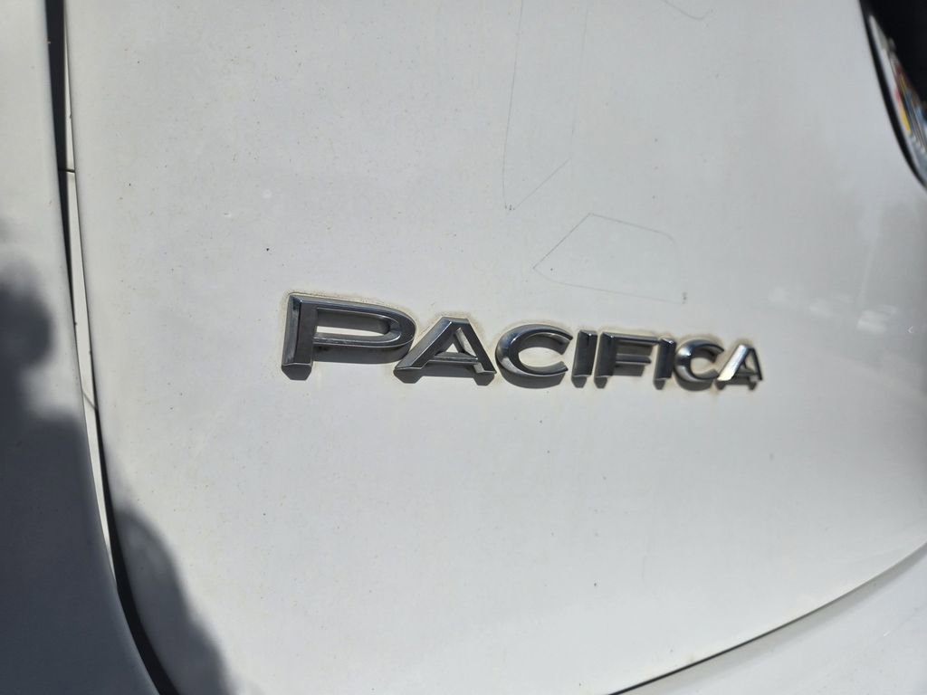 Used 2022 Chrysler Pacifica Touring-L FWD image 21