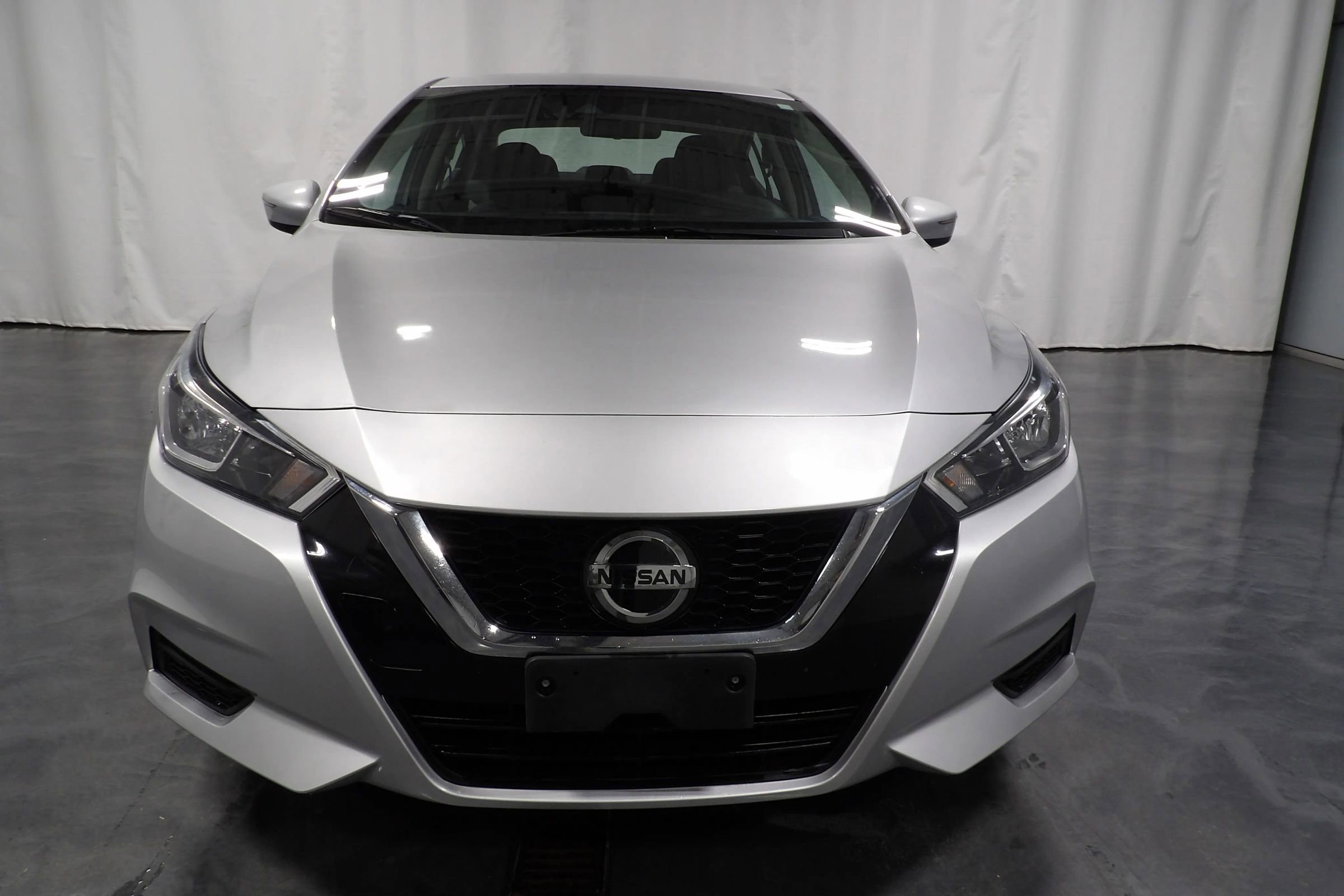 Used 2021 Nissan Versa SV FWD image 2