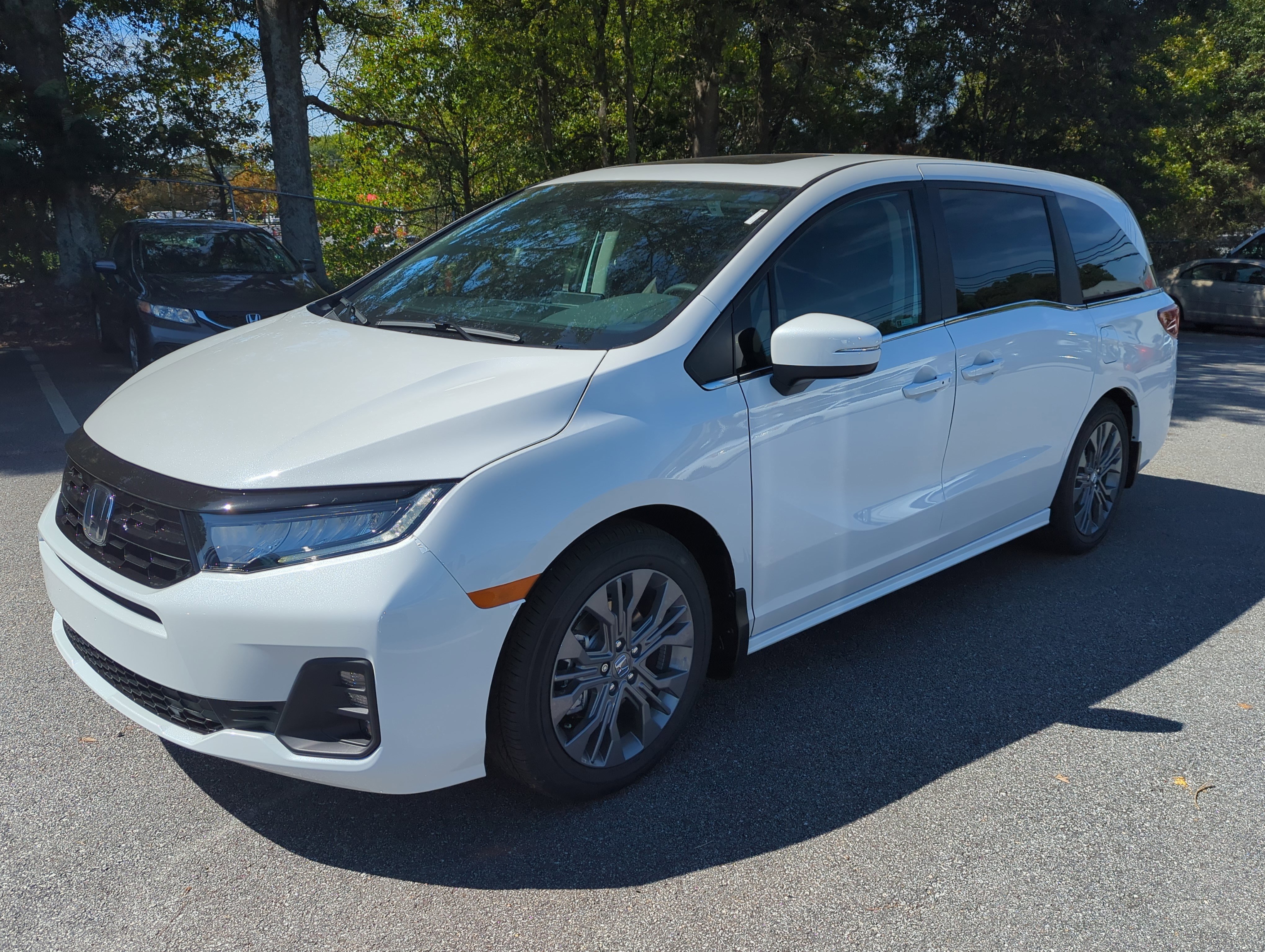 New 2026 Honda Odyssey Touring image 10