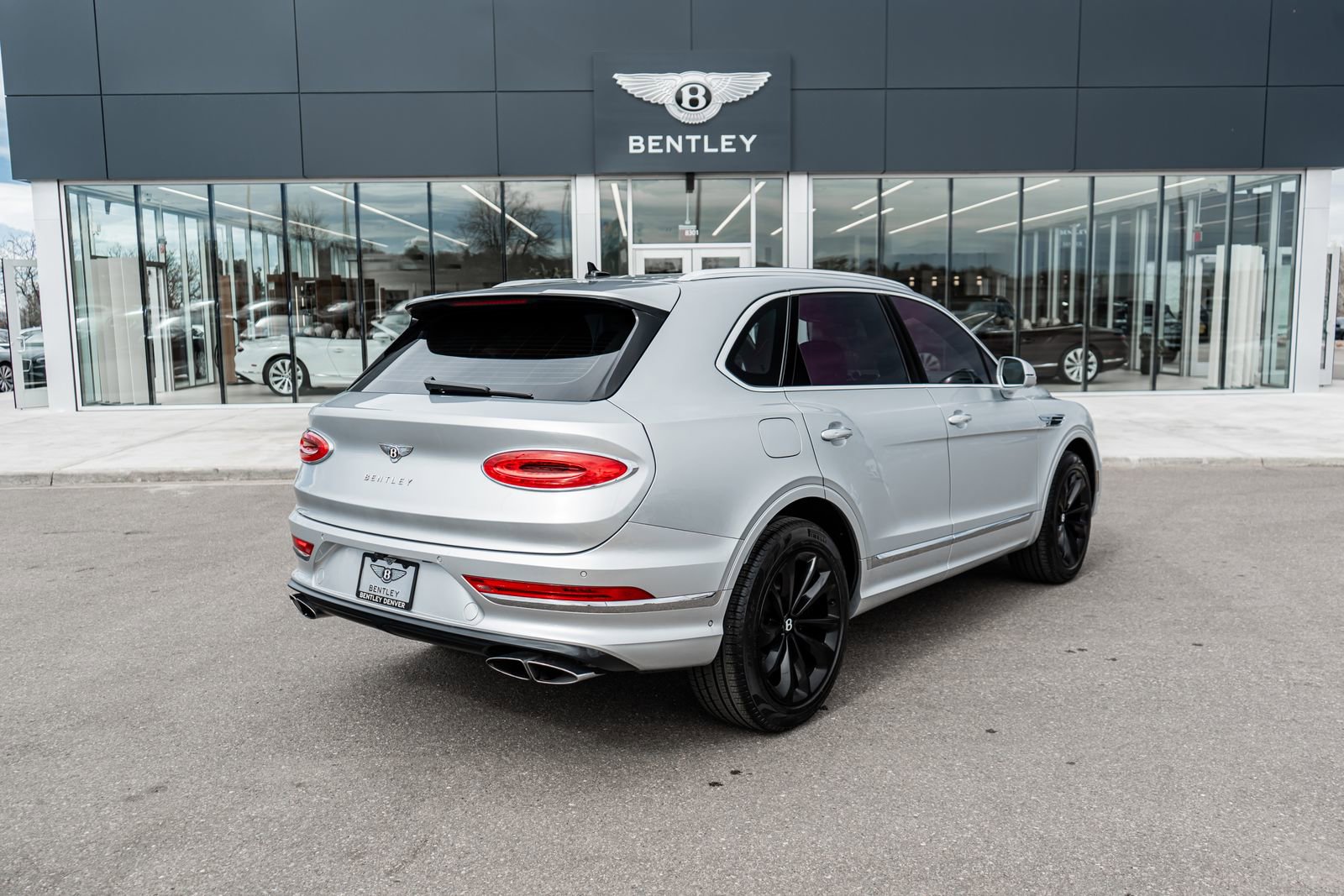 Used 2023 Bentley Bentayga image 3