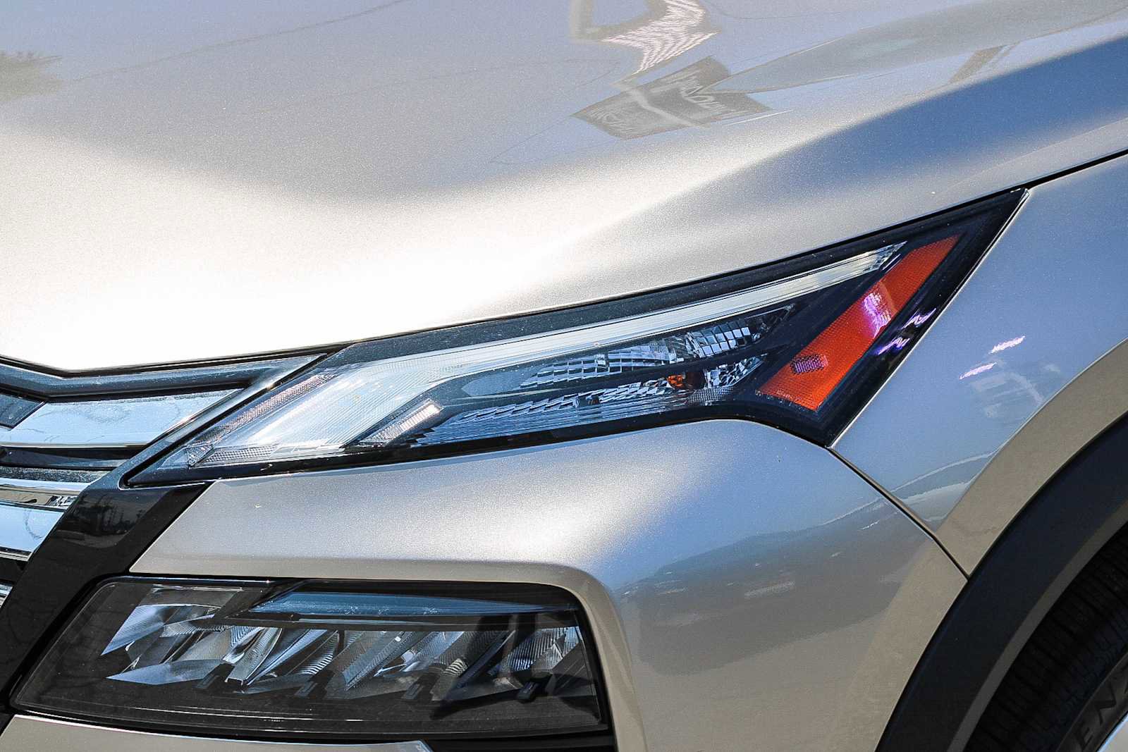 Used 2025 Nissan Rogue SL w/ SL Premium Package image 7