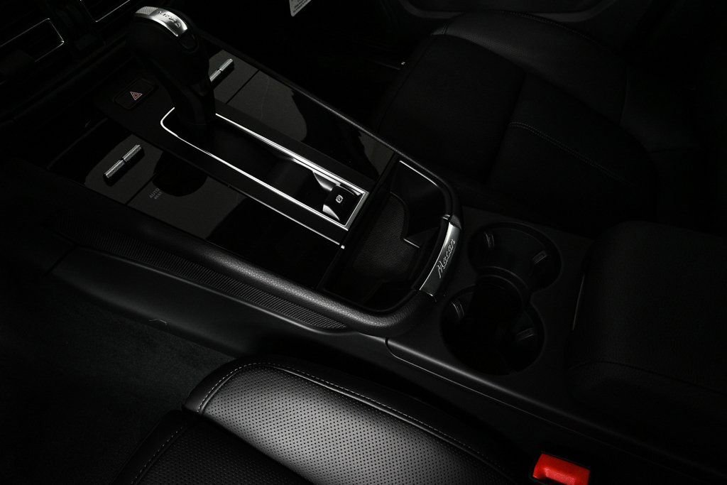 Certified 2026 Porsche Macan AWD/4WD image 18