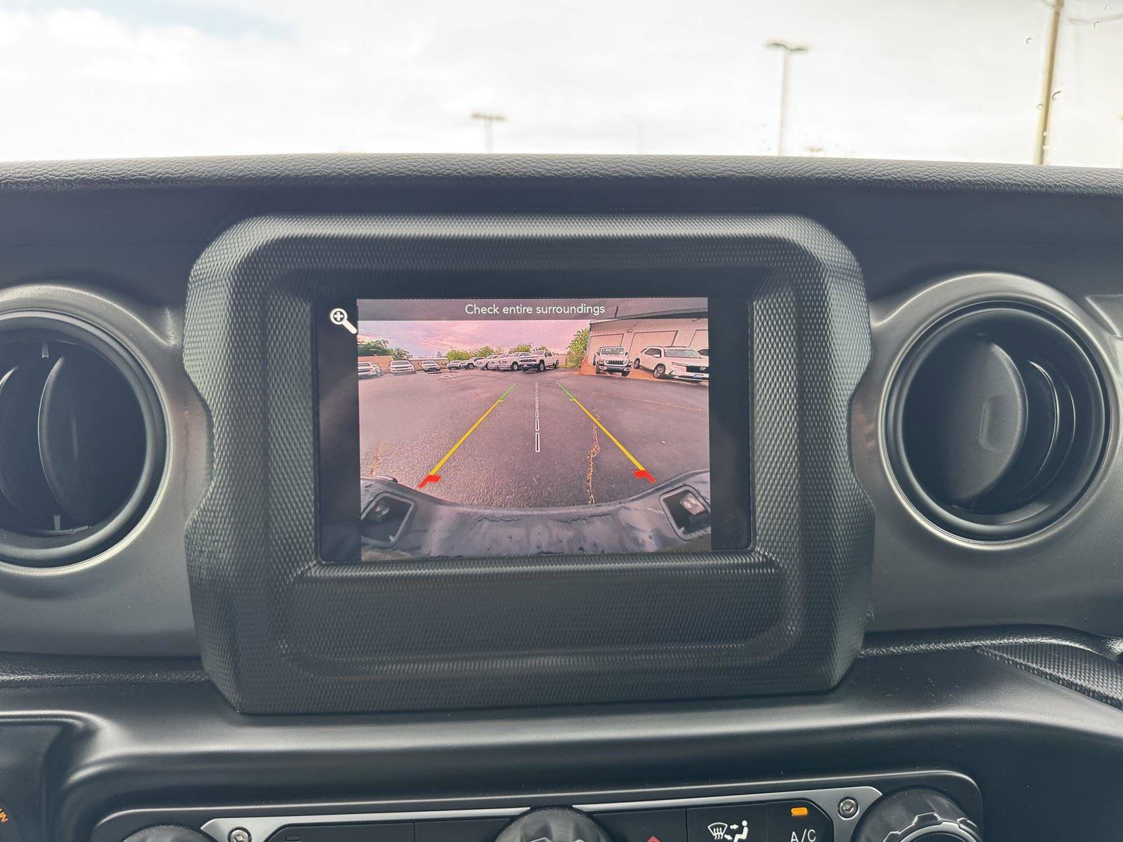 Used 2023 Jeep Gladiator Willys image 13