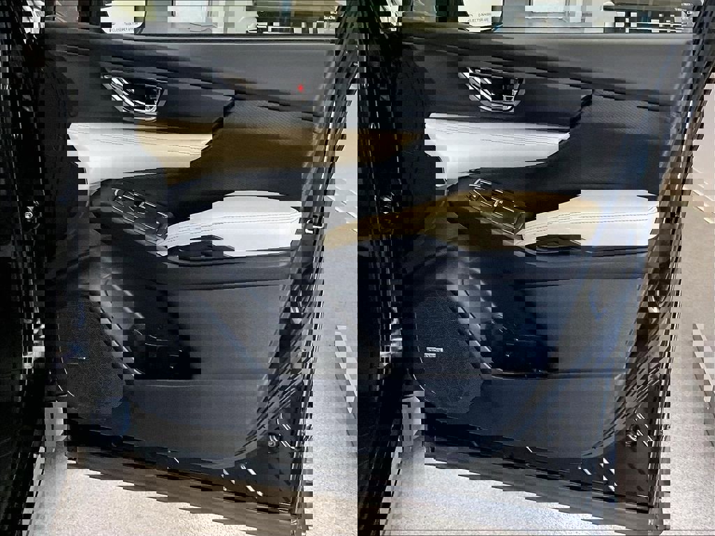 Used 2023 Subaru Ascent Limited w/ Technology Package AWD/4WD image 12