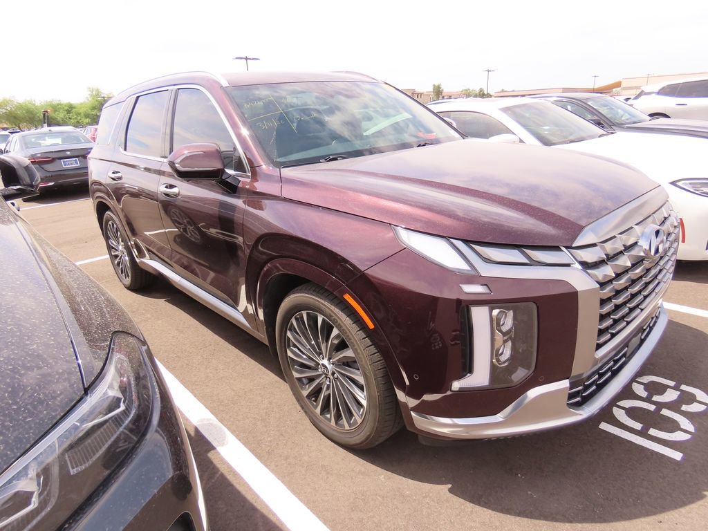 Used 2023 Hyundai Palisade Calligraphy image 2