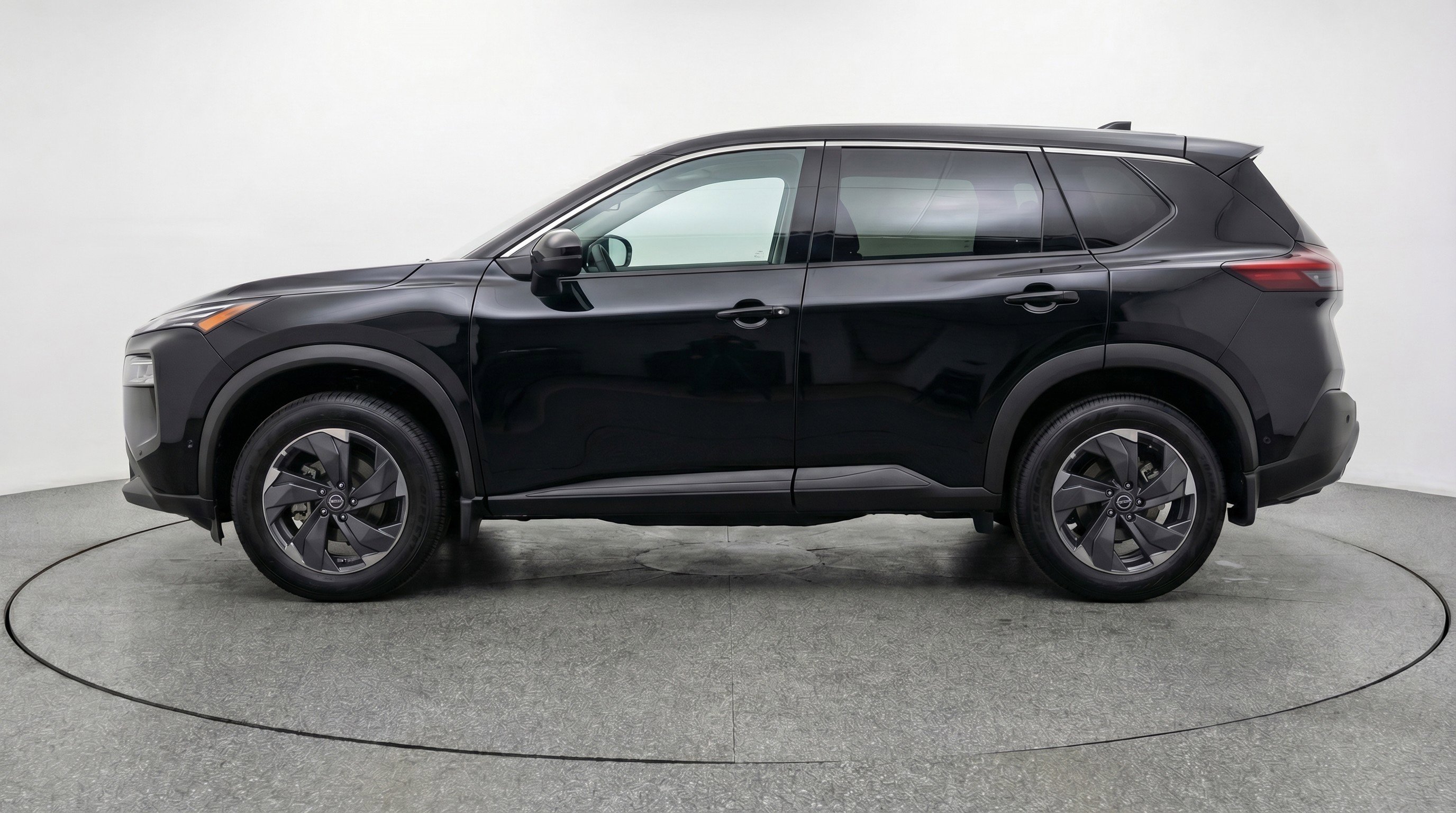 Used 2025 Nissan Rogue SV FWD image 5