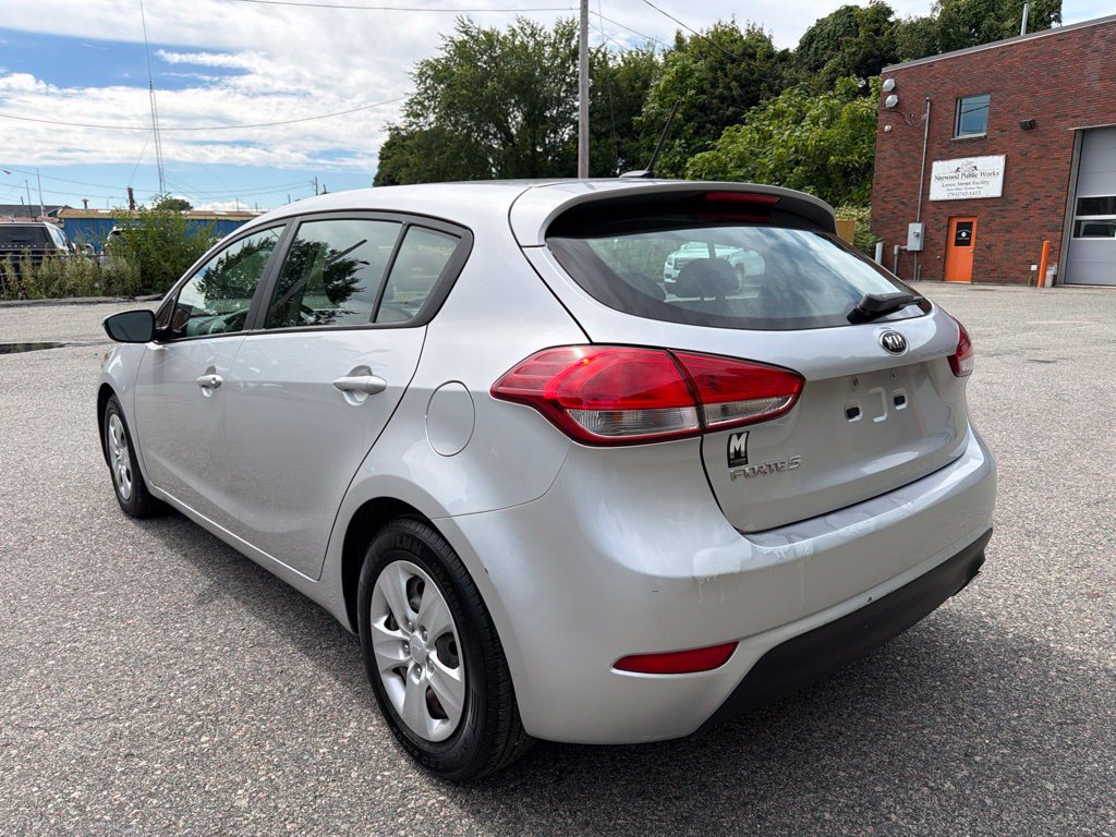 Used 2017 Kia Forte LX FWD image 4