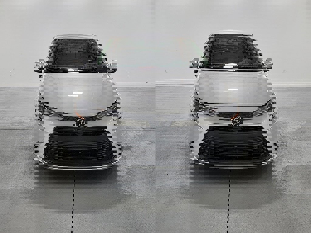 Used 2024 Toyota Corolla LE image 2