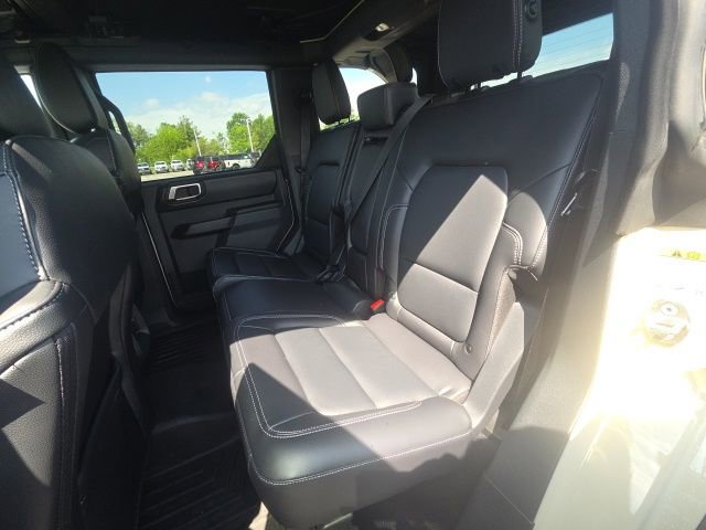 Used 2025 Ford Bronco Outer Banks w/ Sasquatch Package AWD/4WD image 17