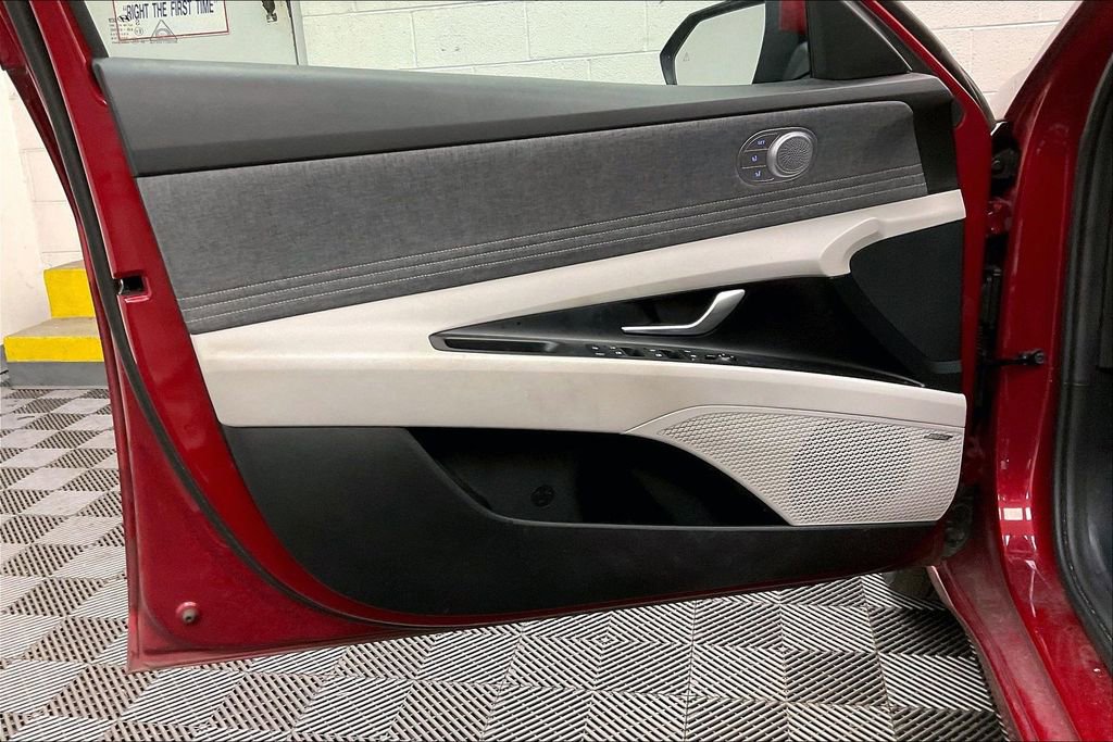Used 2023 Hyundai Elantra Limited FWD image 20