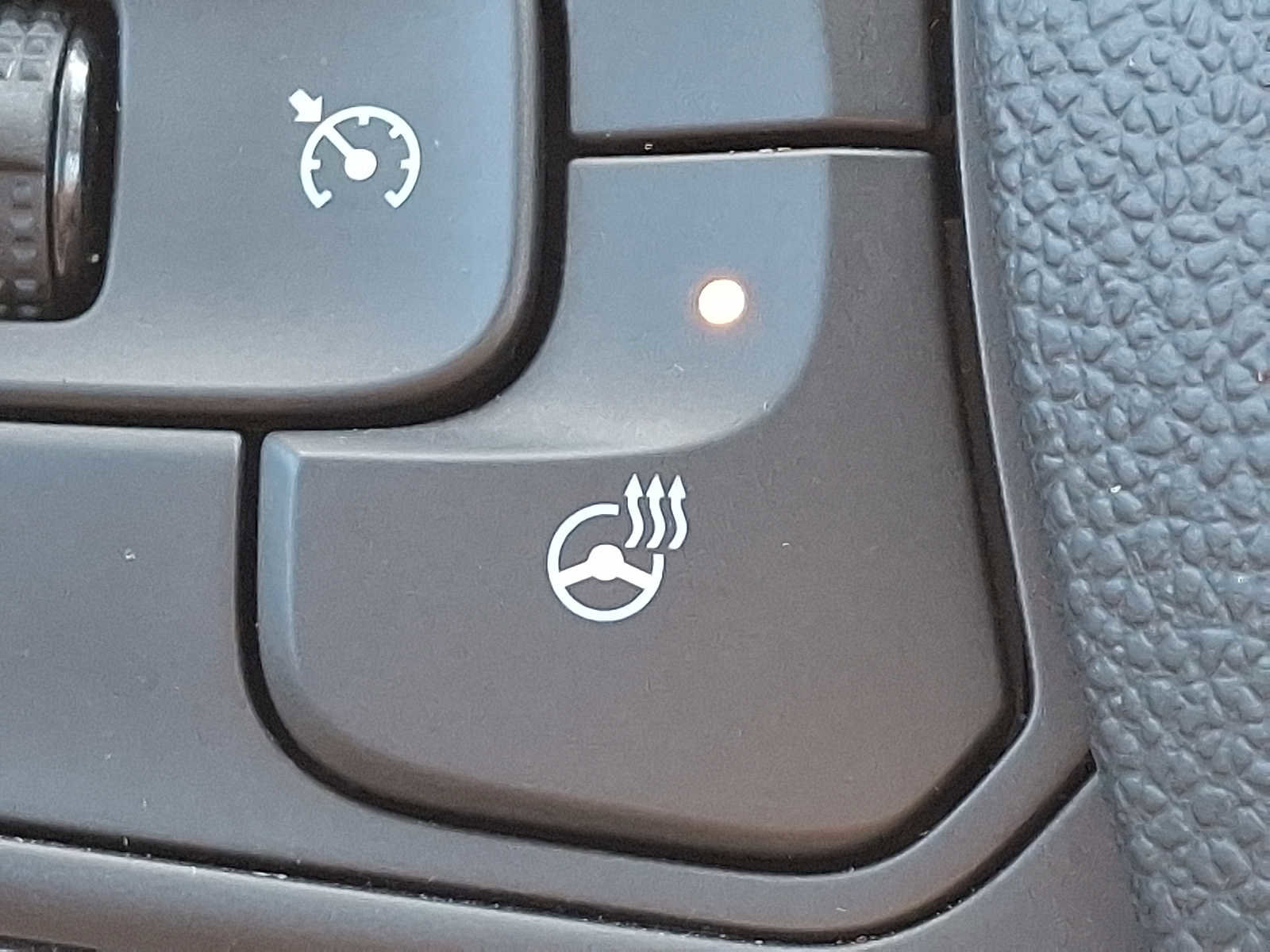 Used 2023 Buick Envision Essence w/ Sport Touring Package image 25