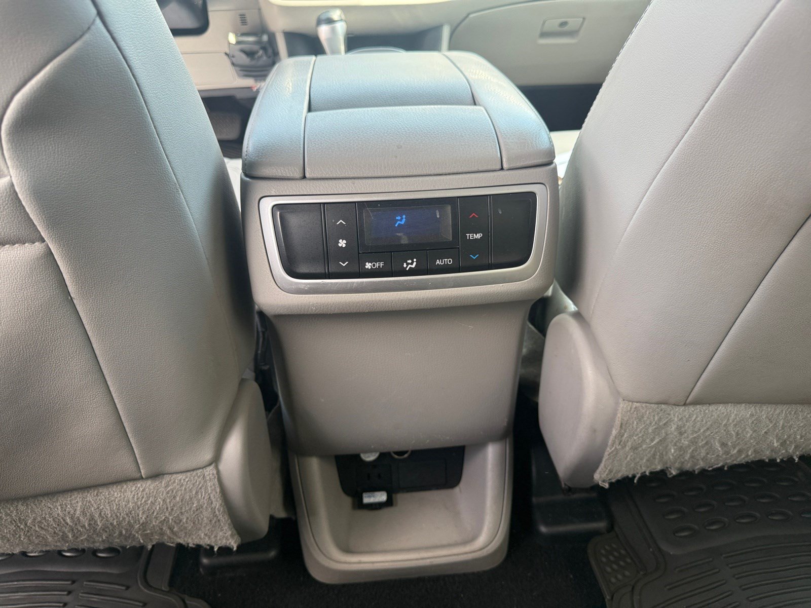 Used 2016 Toyota Highlander XLE AWD/4WD image 32