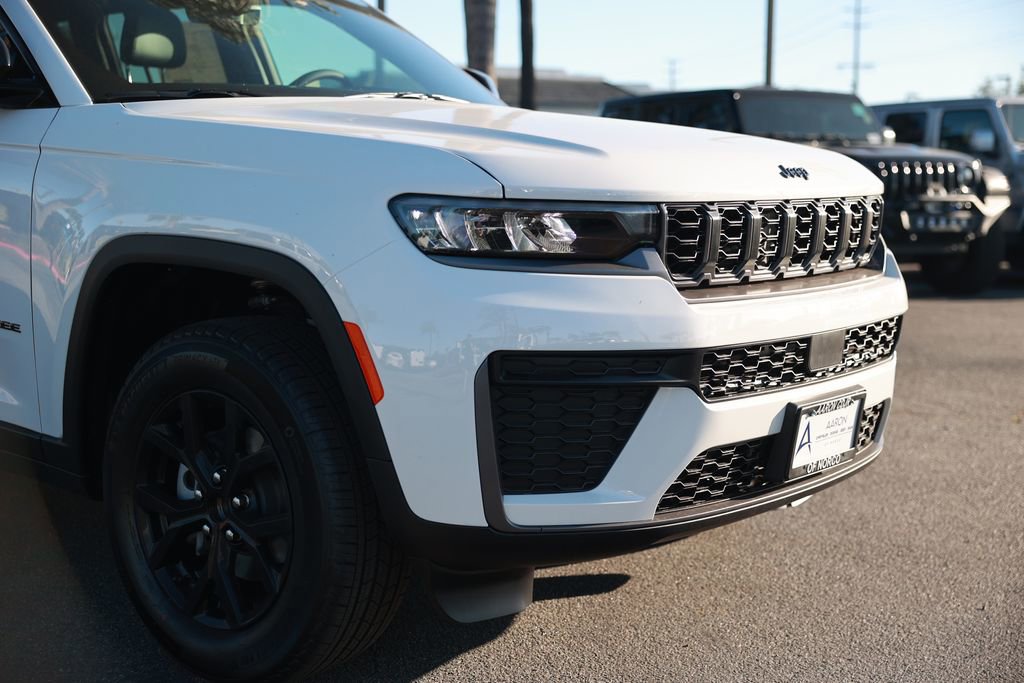 New 2026 Jeep Grand Cherokee Altitude RWD image 7