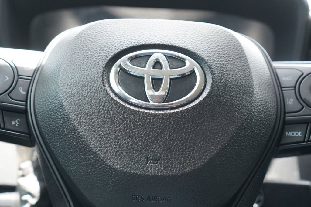 Used 2021 Toyota Corolla LE image 19
