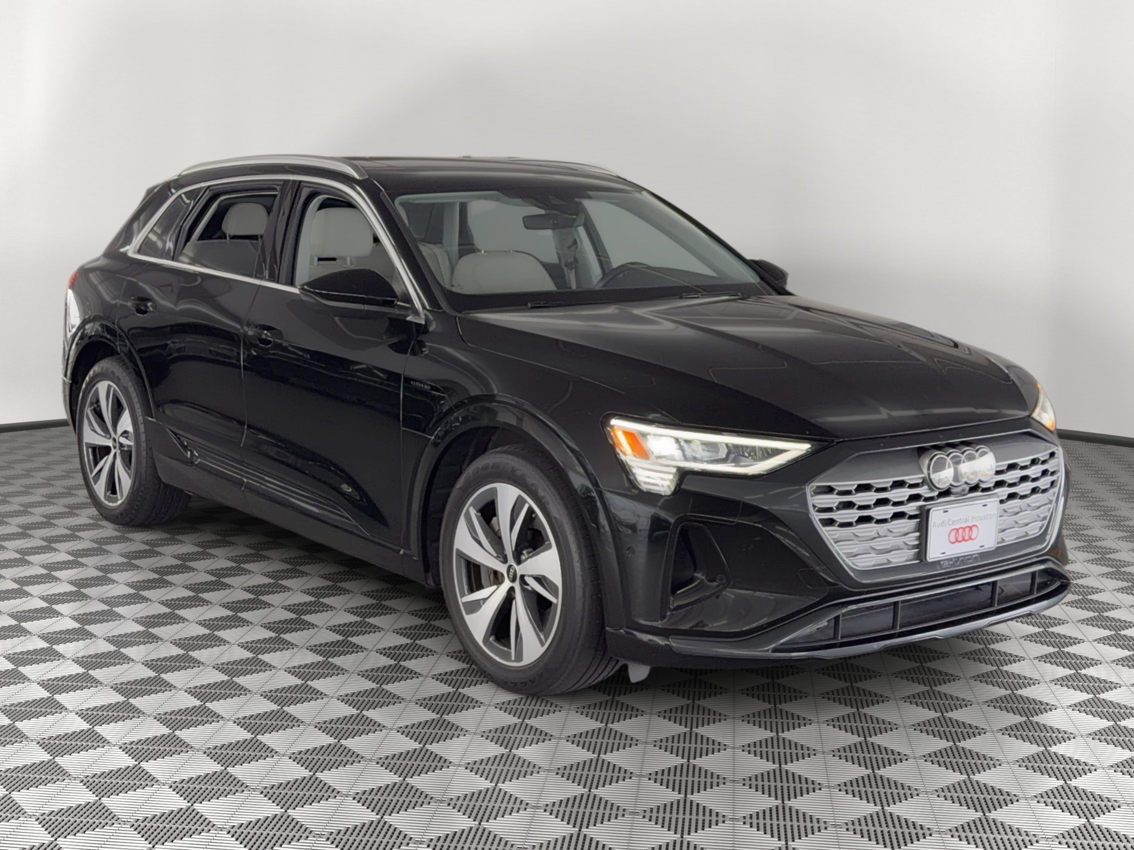 Used 2024 Audi Q8 e-tron Premium Plus w/ Premium Plus Package AWD/4WD image 7